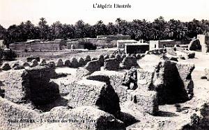 Biskra - Ruines des Forts en Terre